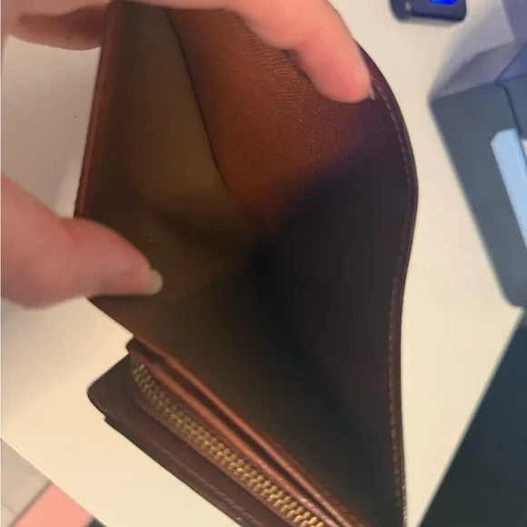 Louis Vuitton Monogram Crossbody with Gold Chain - Picture 3 of 17